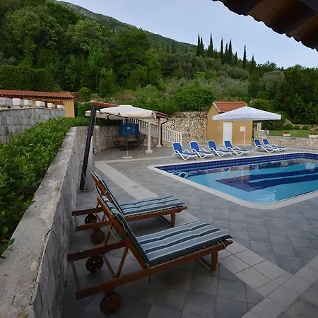 Villa Izvor *
