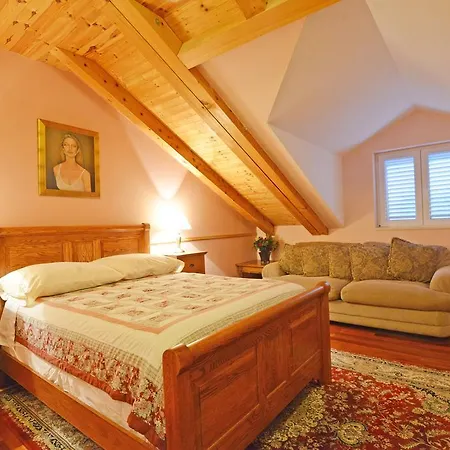Villa Izvor *