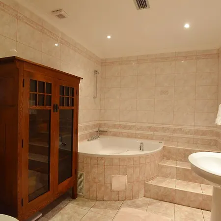 Villa Izvor *
