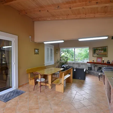 Villa Izvor *